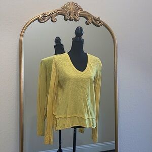 Anthropologie left of center v-neck long sleeve ruffle hem Yellow Tee Size S